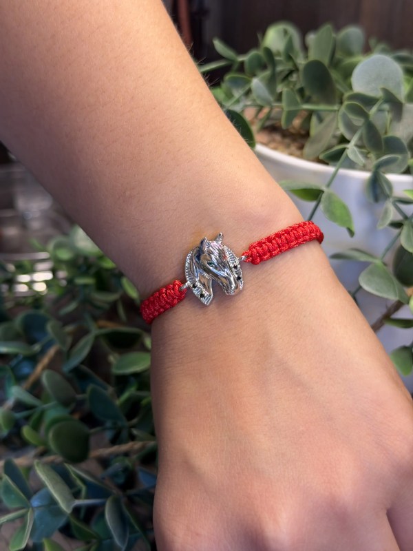 Pulsera tejida caballo sencillo — Carol Barrera Tienda Equina